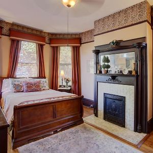 Queen Room Forsyth Place